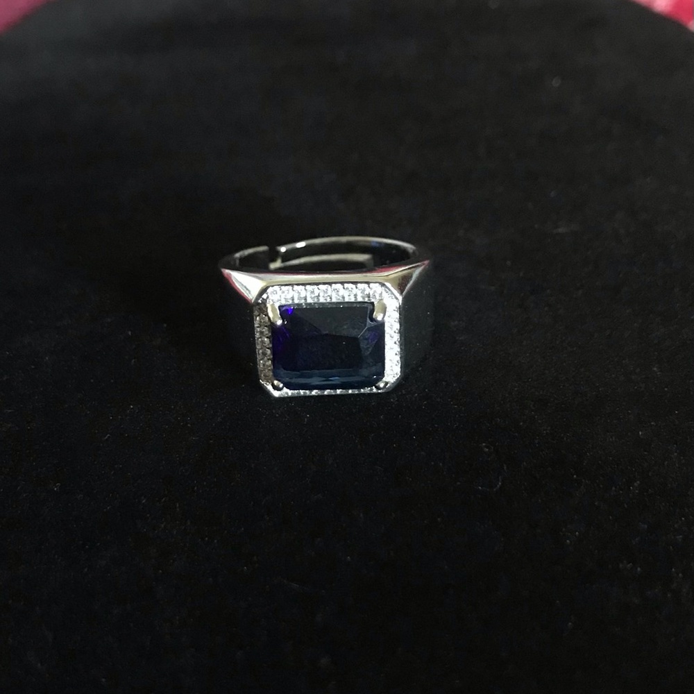 Elegant Sterling Silver Ring with Deep Blue Rectangular Stone
